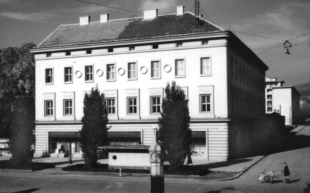 OD MLADINSKE DO GOSPEJNE: SELITVE KNJIG UNIVERZITETNE KNJIŽNICE MARIBOR