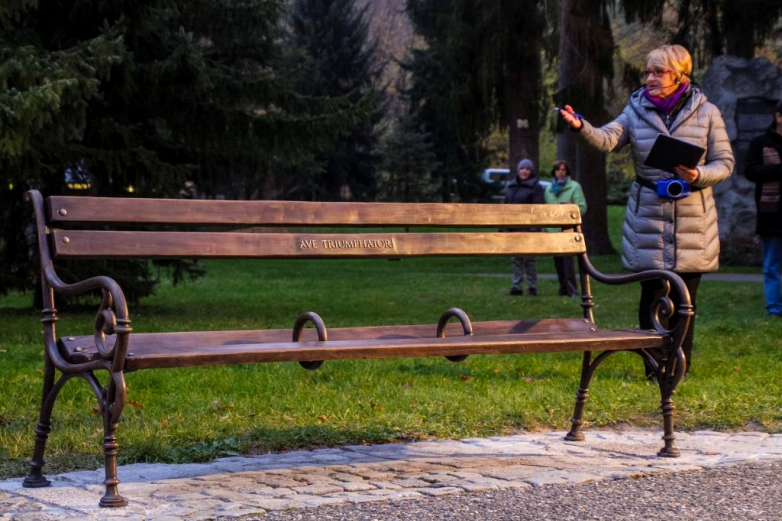 ZGODBA O KLOPEH IN LJUDEH